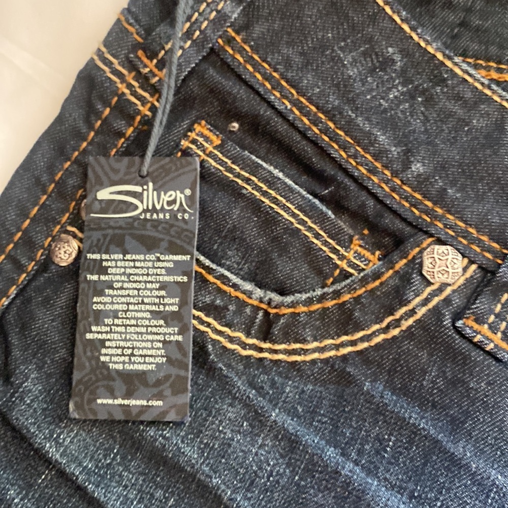 NWT Silver Jeans  Frances 18” size 28x27